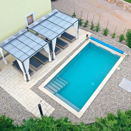Holiday Home Tos Risika Bagian luar foto