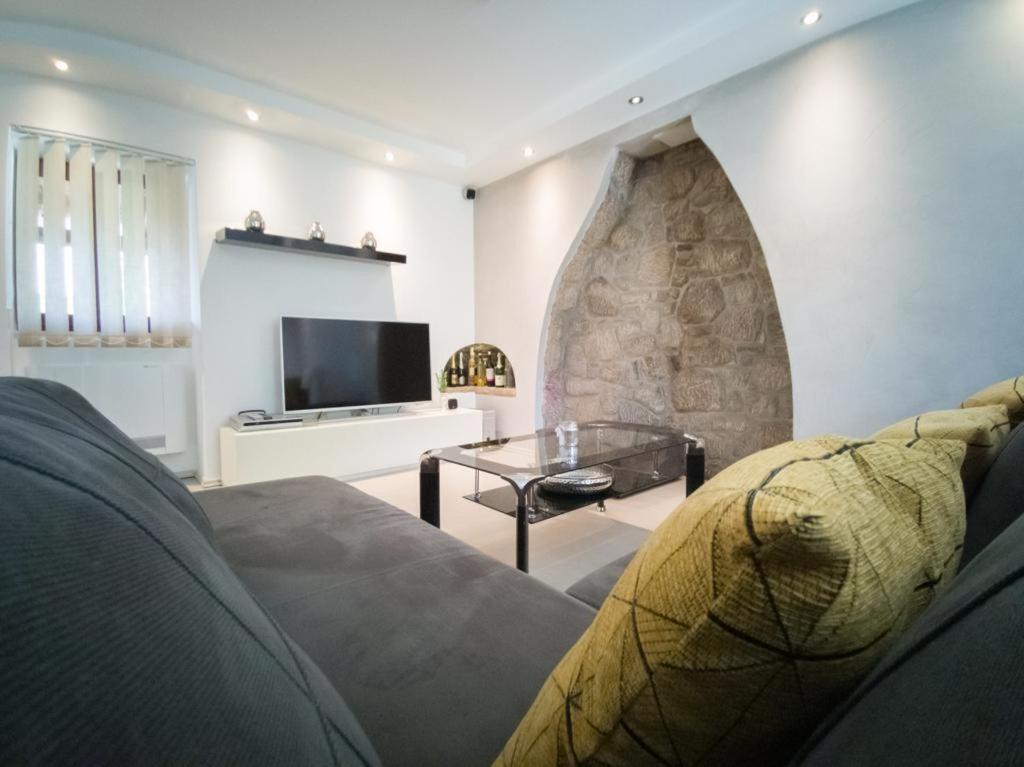 Holiday Home Tos Risika Bagian luar foto