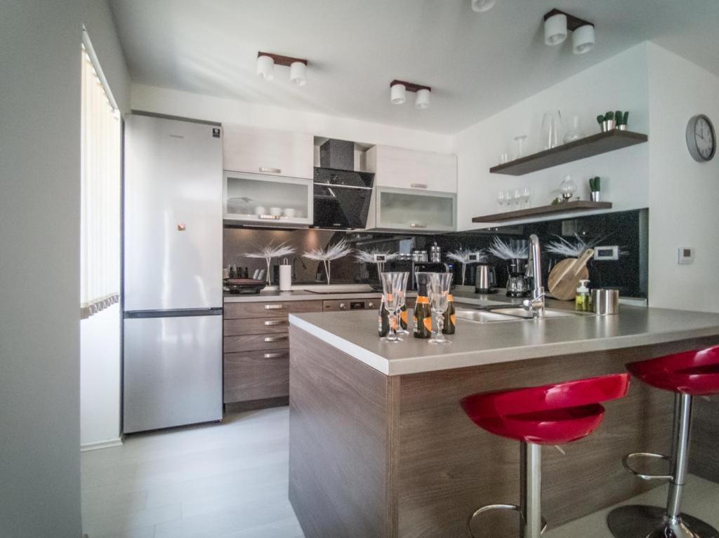 Holiday Home Tos Risika Bagian luar foto