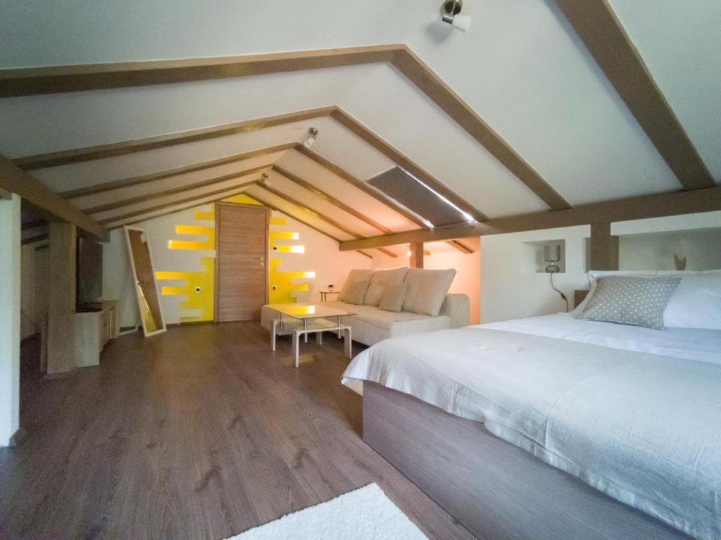 Holiday Home Tos Risika Bagian luar foto