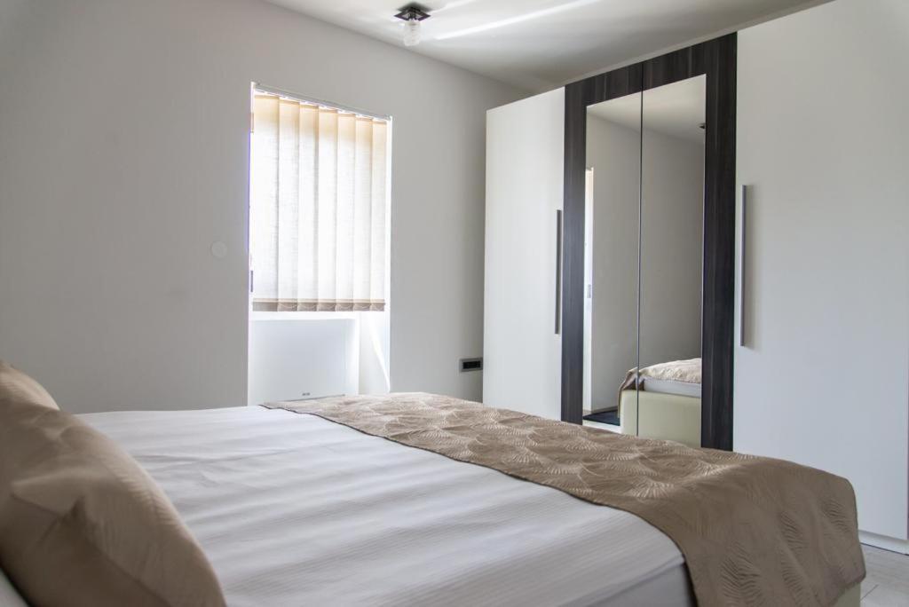 Holiday Home Tos Risika Bagian luar foto