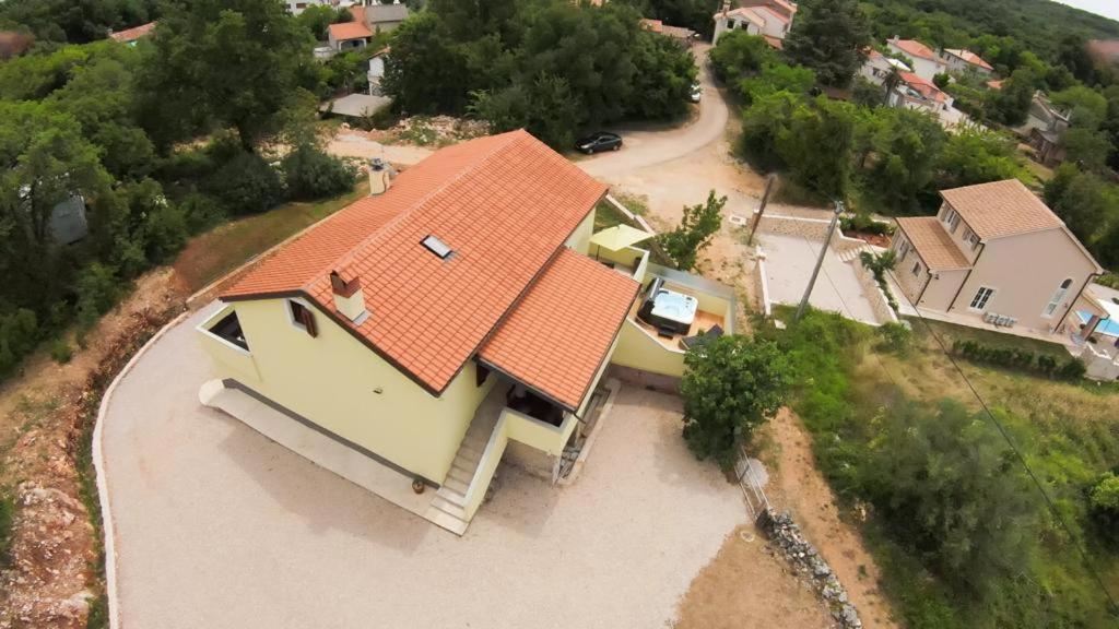 Holiday Home Tos Risika Bagian luar foto