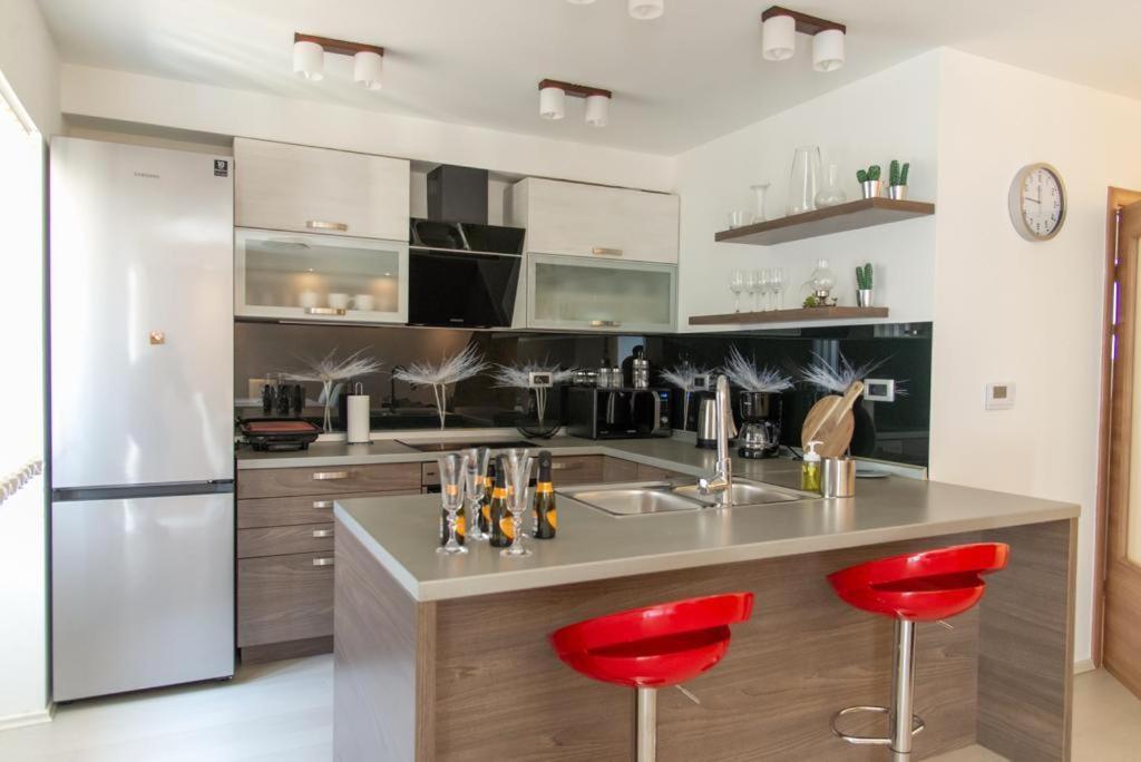 Holiday Home Tos Risika Bagian luar foto