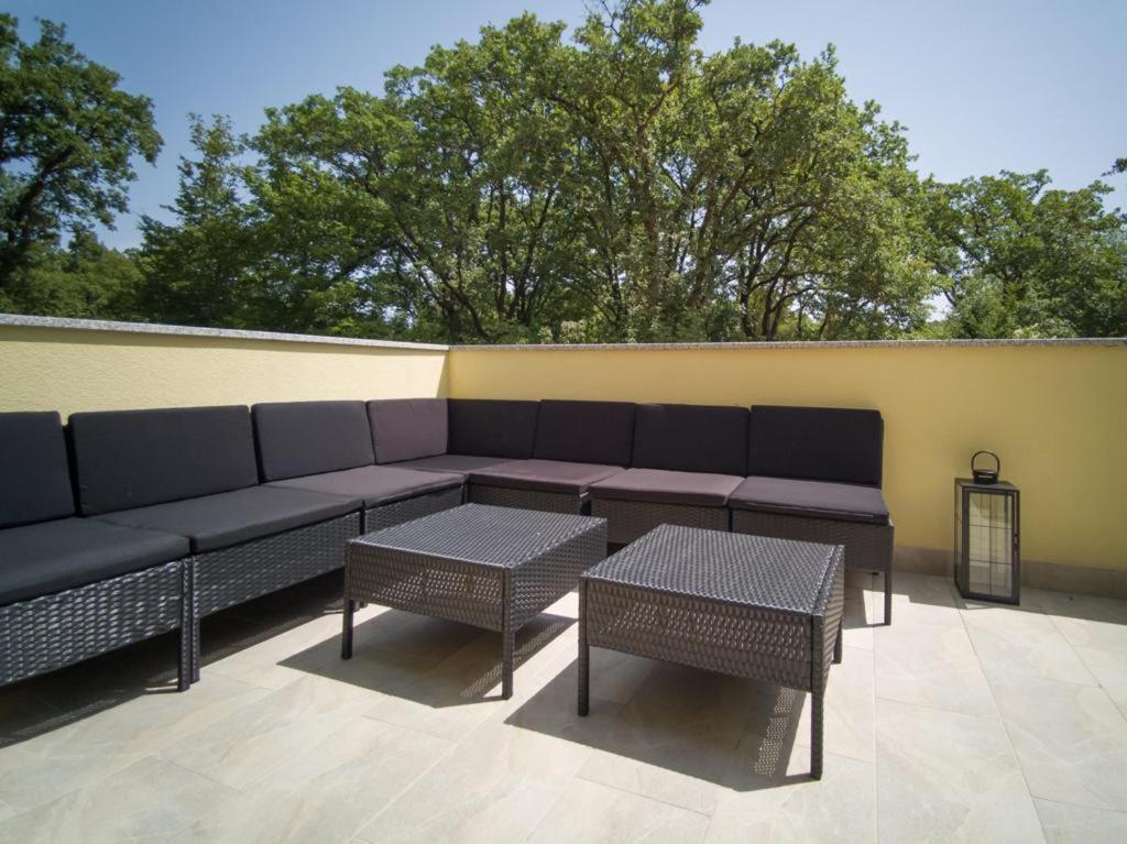 Holiday Home Tos Risika Bagian luar foto