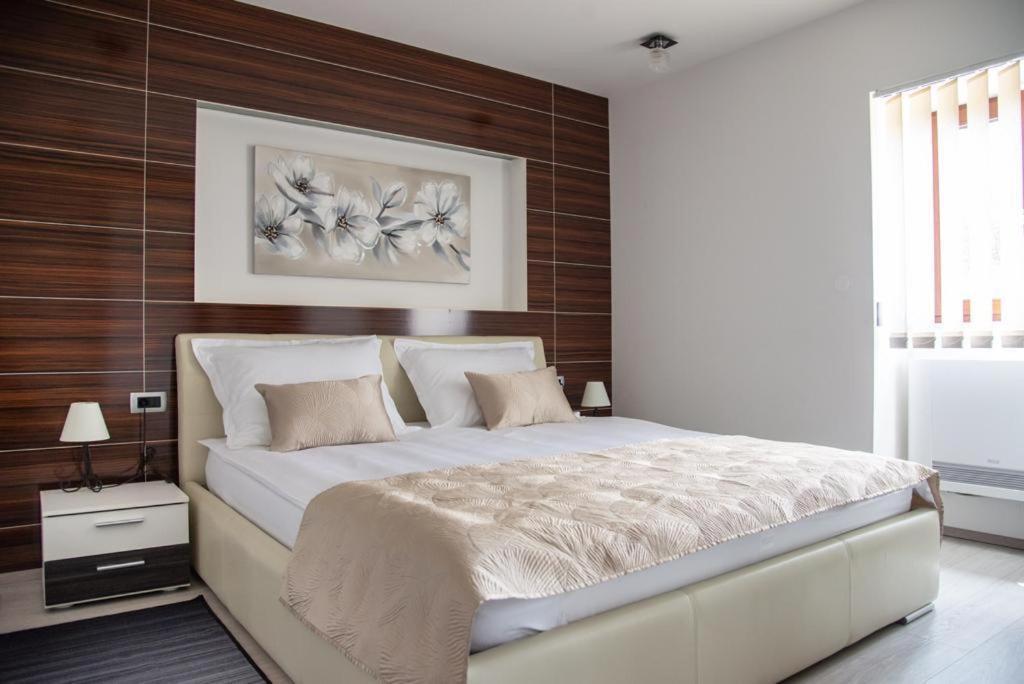 Holiday Home Tos Risika Bagian luar foto