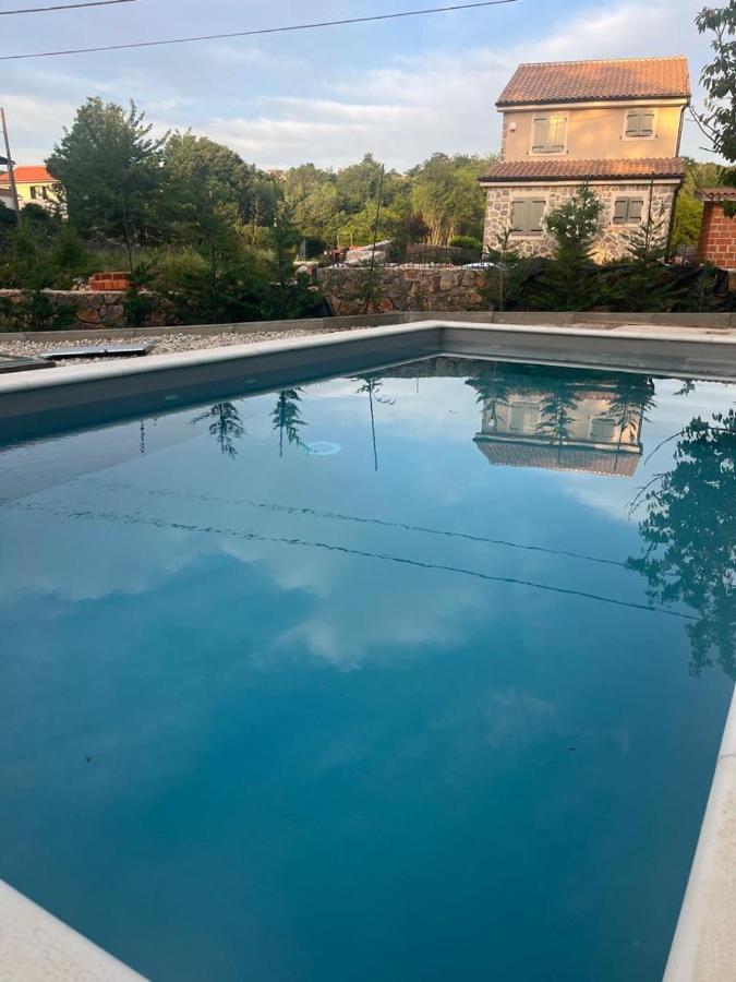 Holiday Home Tos Risika Bagian luar foto