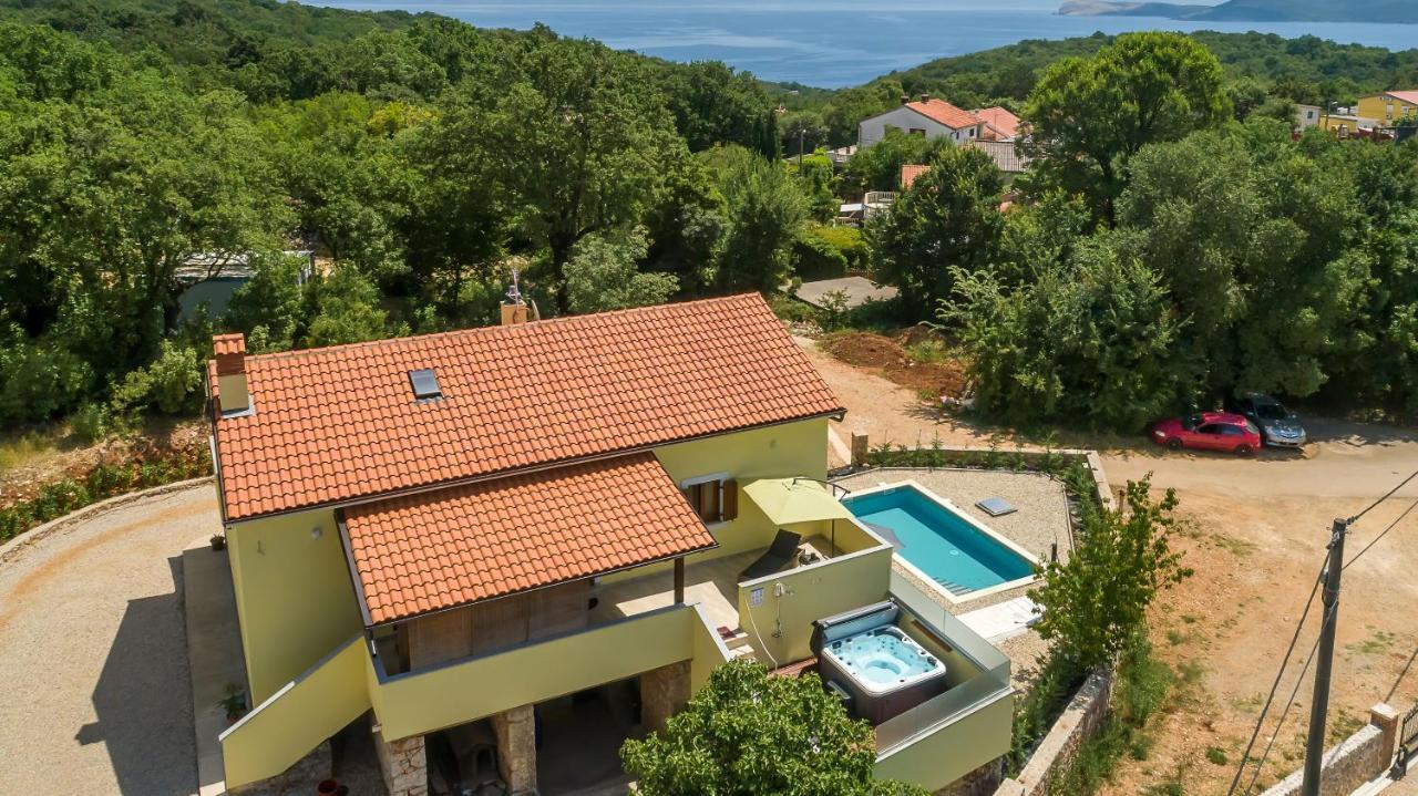Holiday Home Tos Risika Bagian luar foto