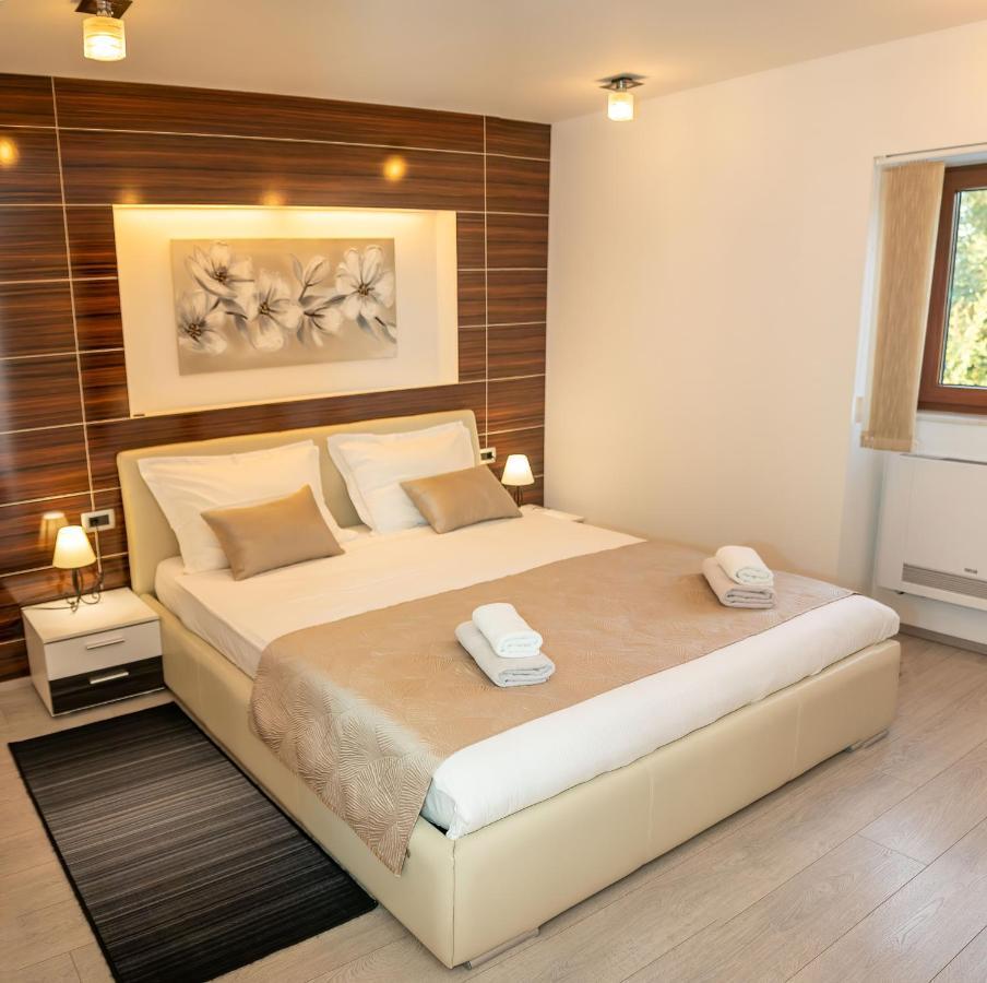 Holiday Home Tos Risika Bagian luar foto