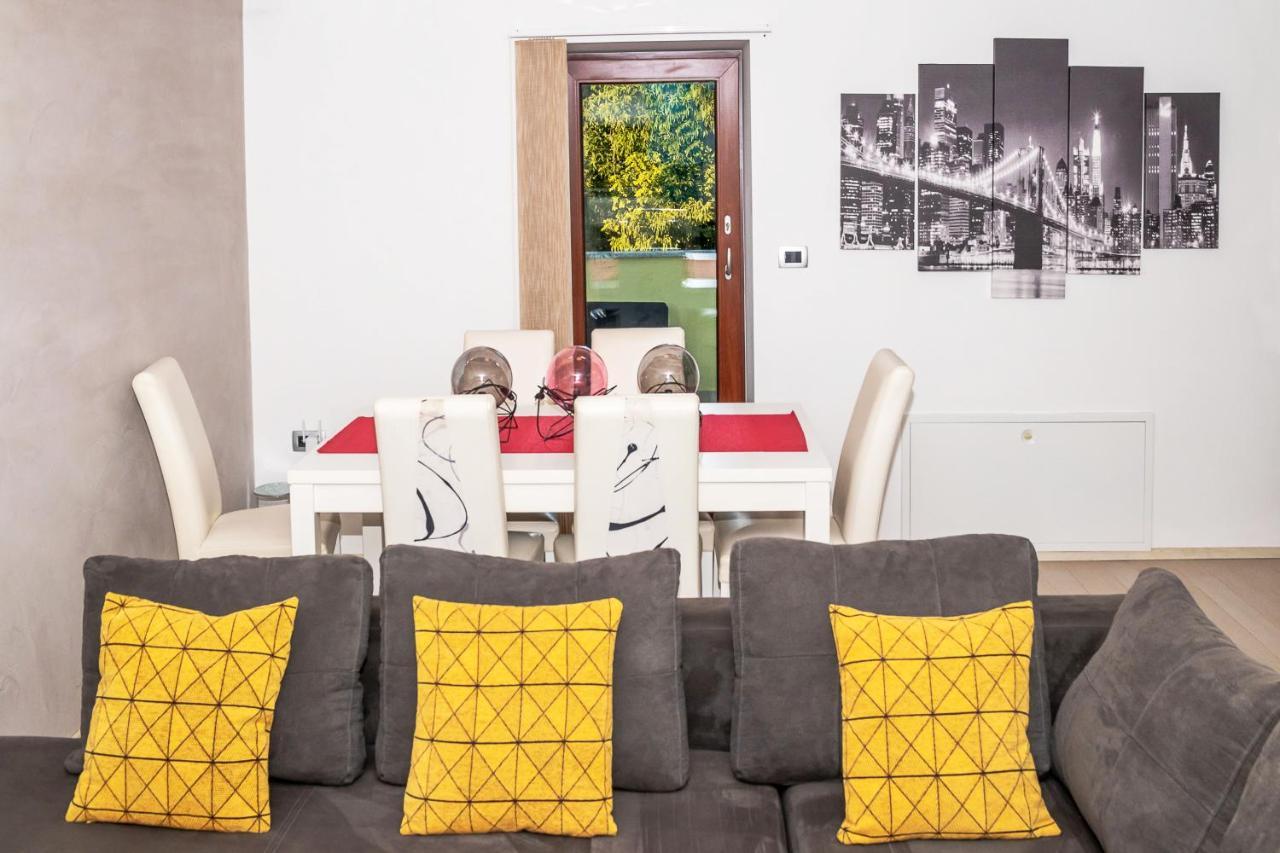 Holiday Home Tos Risika Bagian luar foto