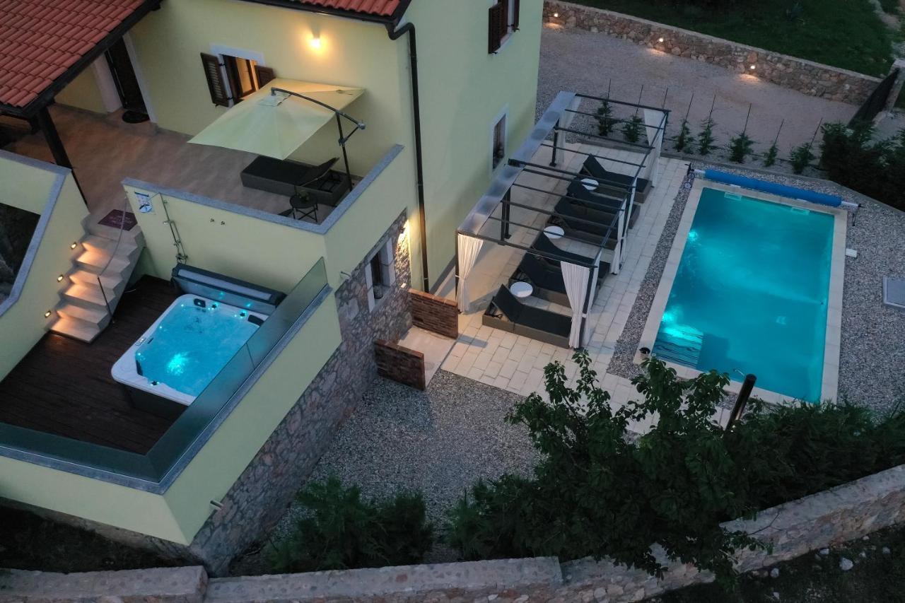 Holiday Home Tos Risika Bagian luar foto