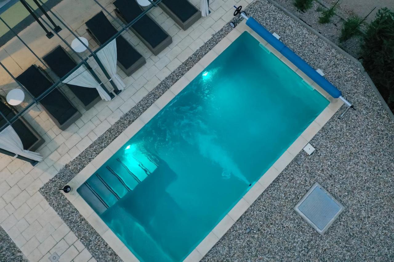 Holiday Home Tos Risika Bagian luar foto