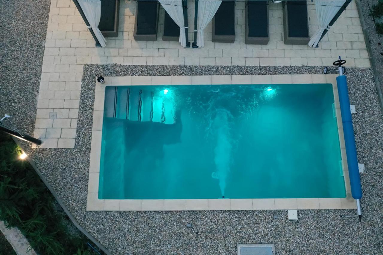 Holiday Home Tos Risika Bagian luar foto